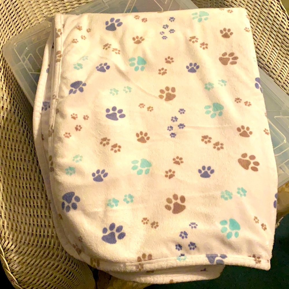 Paw print baby blanket